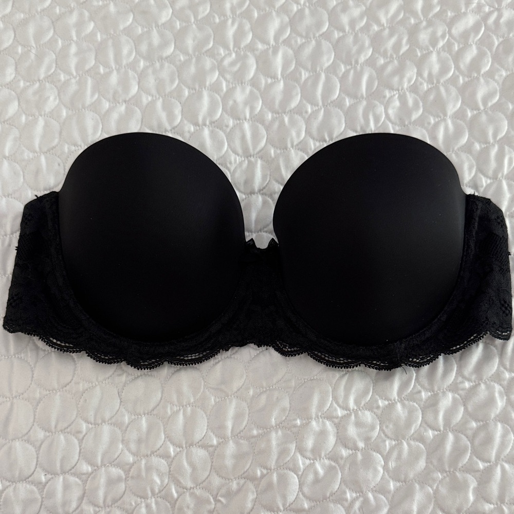 Victorias Secret women size 32D Elegant Black Strapless Bra never used